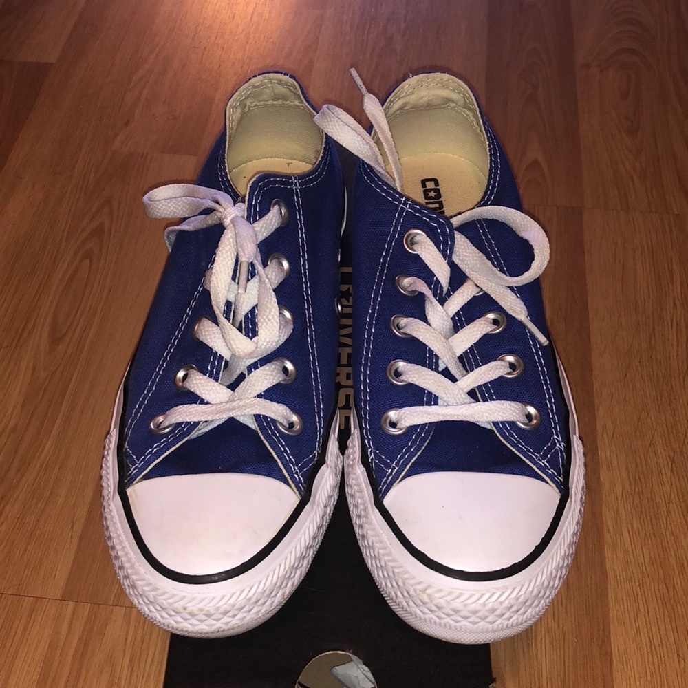 Converse unisex shoes - men’s 4 / women’s 6